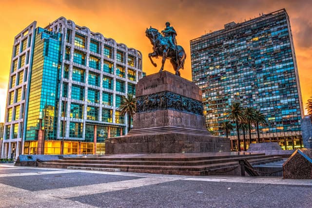 Montevideo: La Capital Vibrante de Uruguay | Cultura, Playas y Más